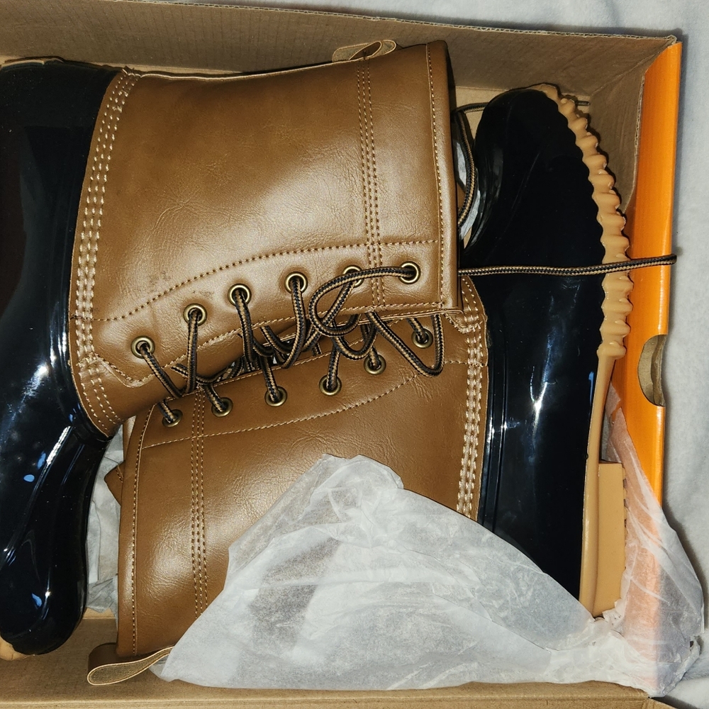 Brand new inbox duck boots by sporto